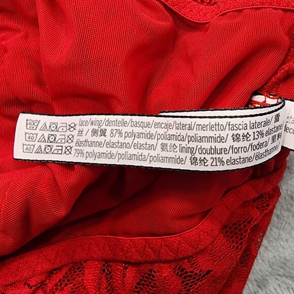 Victoria's Secret Bra Womens M Red Lace Criss Cross Detail Bralette Lined Sexy - Picture 7 of 10